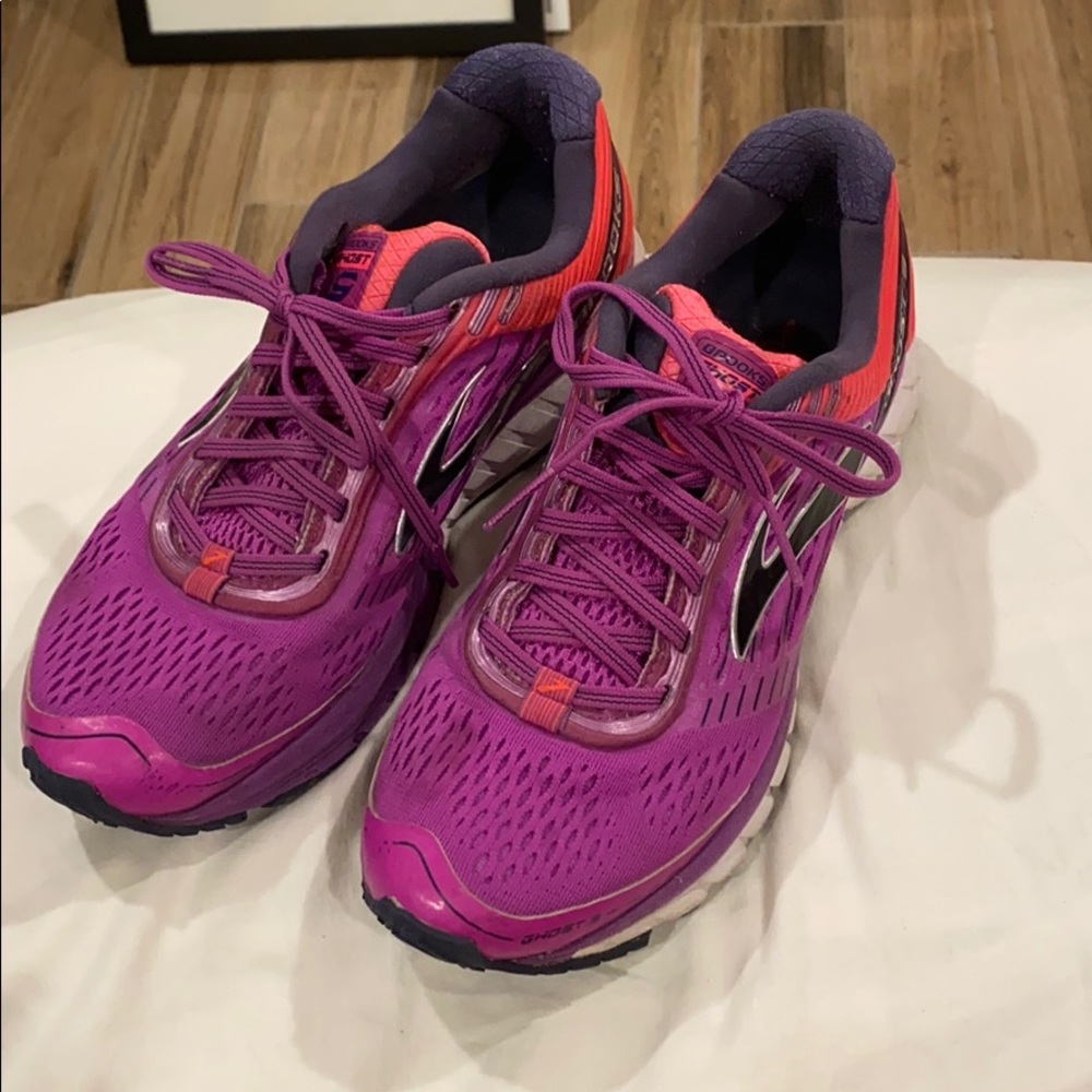 Brooks tennis shoes
